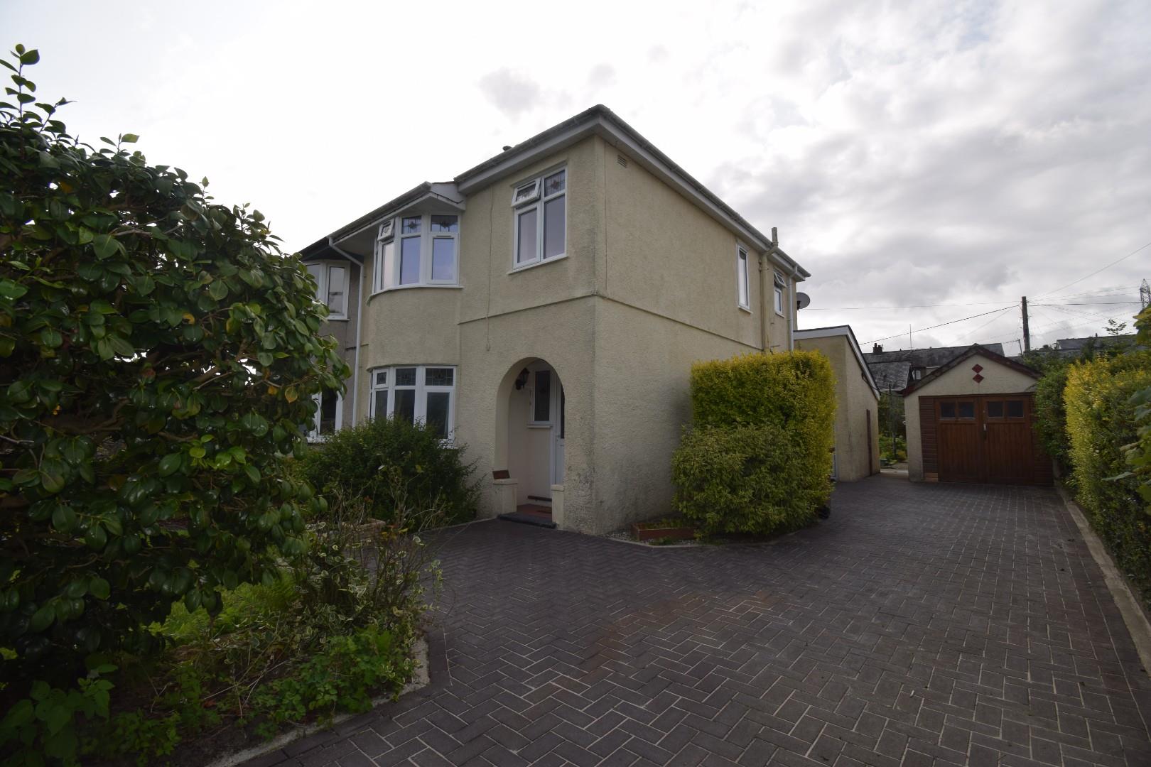 Front Driveway & Garage (2).JPG